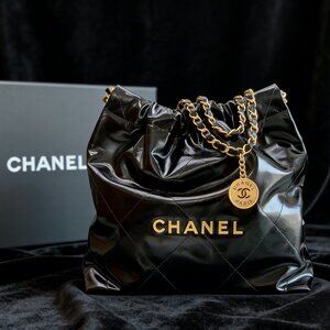 Chanel 22 Large in Quilted Patent Leather